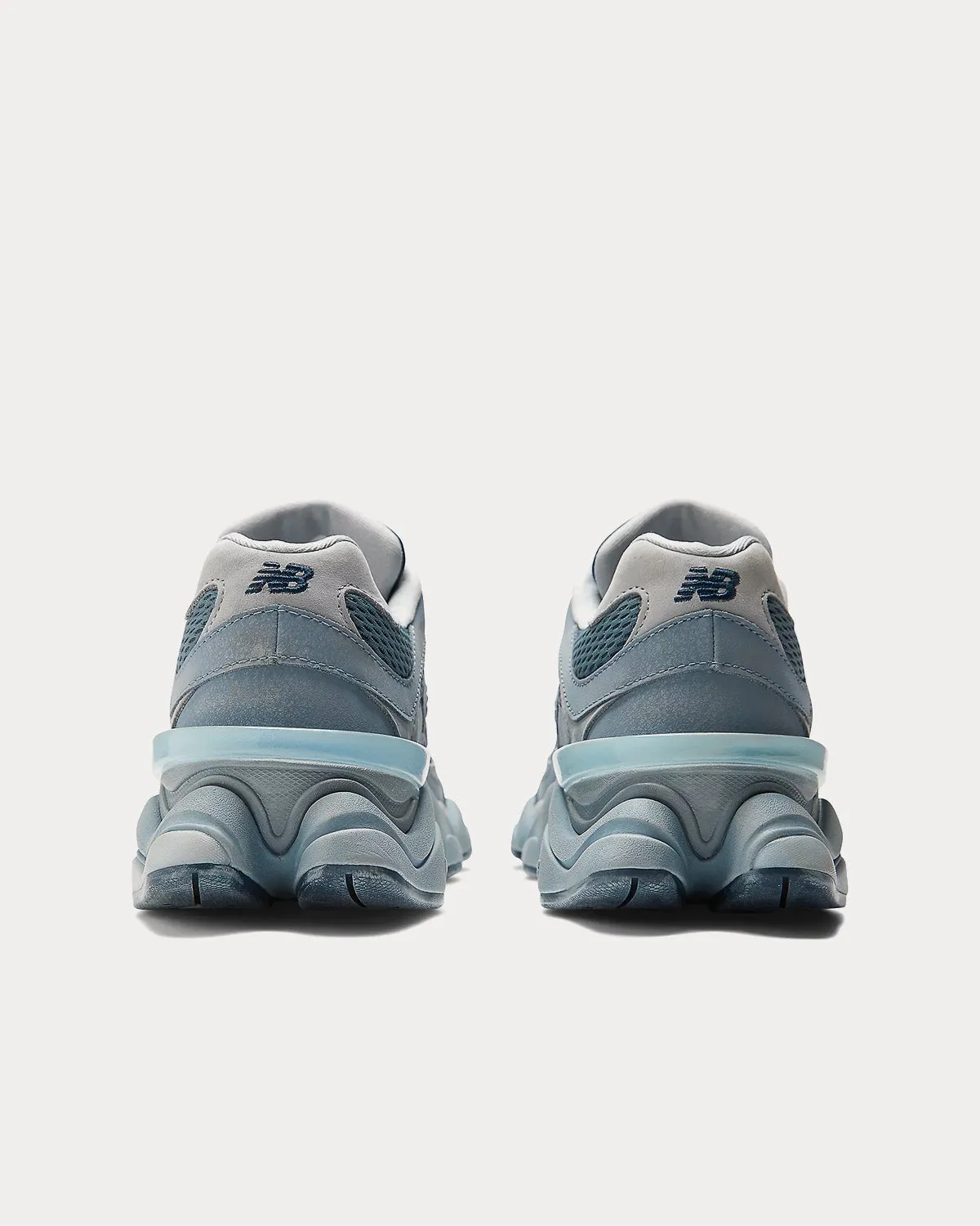 9060 Arctic Grey / Steel / Silver Metallic Low Top Sneakers